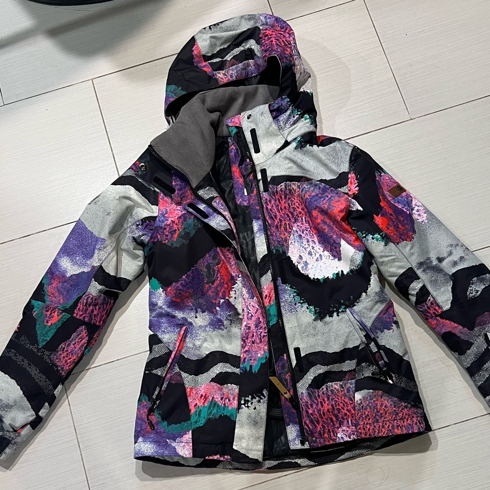 Women’s Ski/Snowboard waterproofJacket size S with vents and multiple pockets